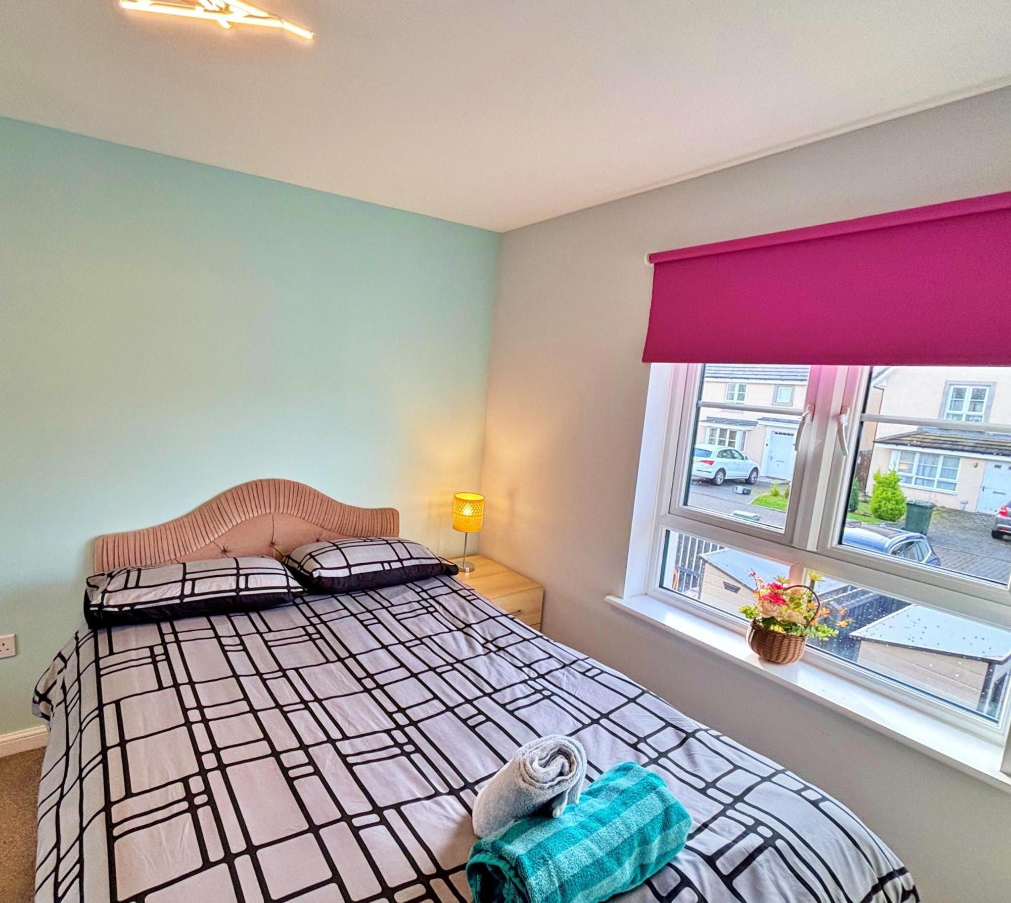 3 Bed House With Parking Near Airport Vila Edimburgo Exterior foto