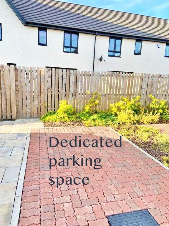 3 Bed House With Parking Near Airport Vila Edimburgo Exterior foto