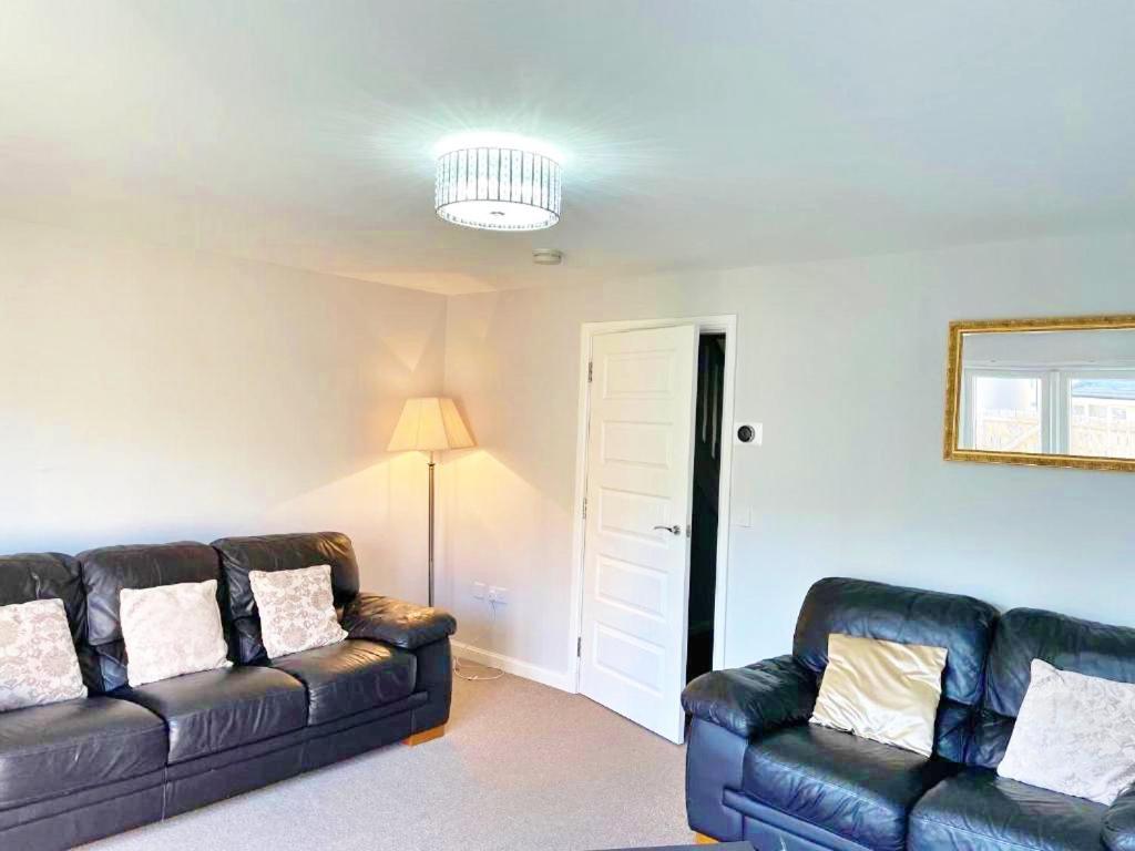 3 Bed House With Parking Near Airport Vila Edimburgo Exterior foto
