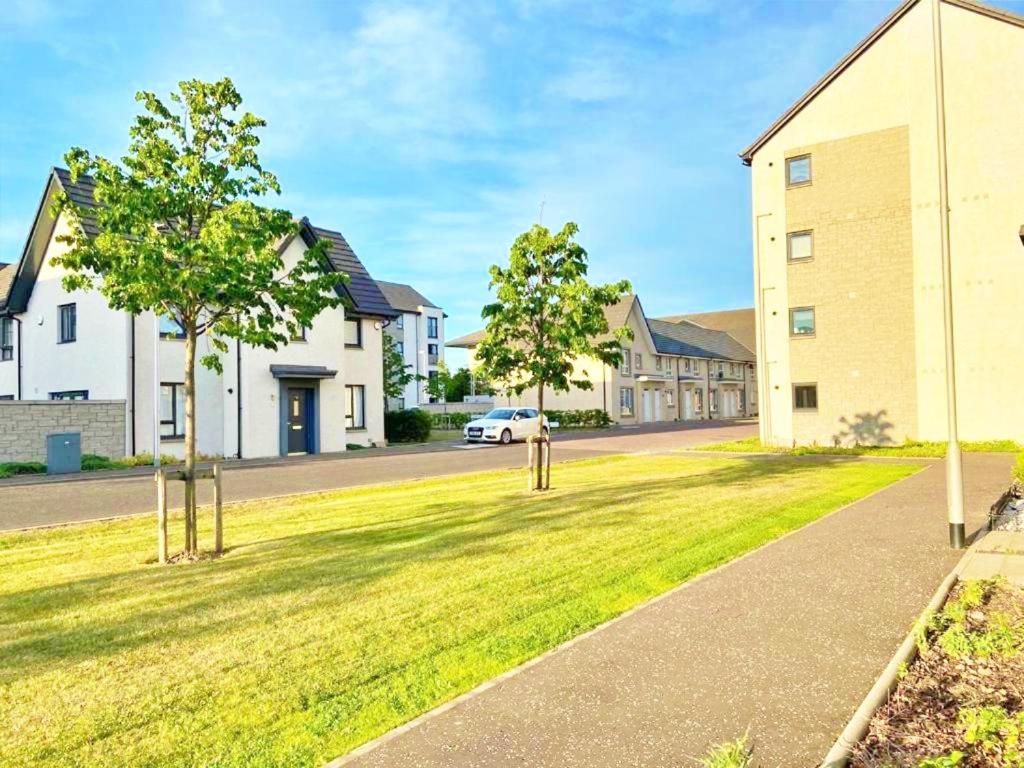 3 Bed House With Parking Near Airport Vila Edimburgo Exterior foto