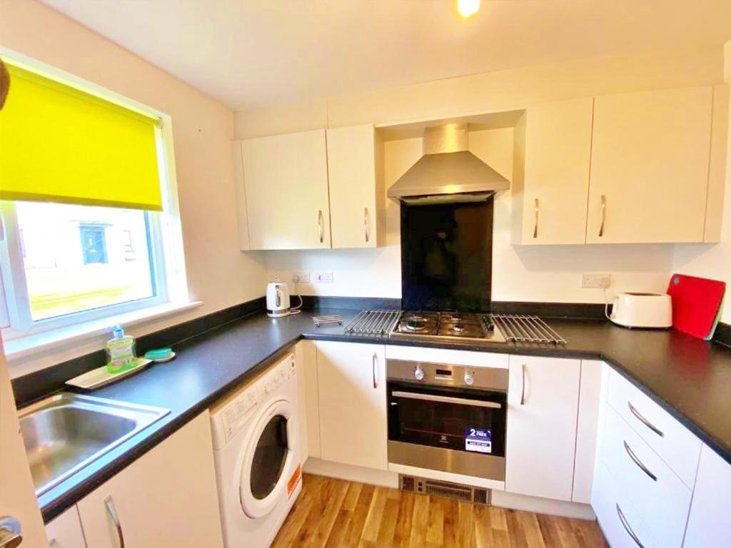 3 Bed House With Parking Near Airport Vila Edimburgo Exterior foto