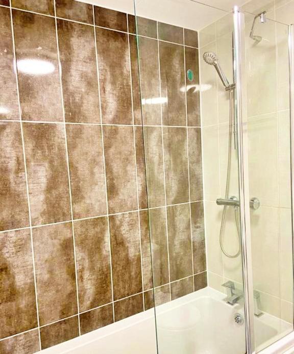 3 Bed House With Parking Near Airport Vila Edimburgo Exterior foto